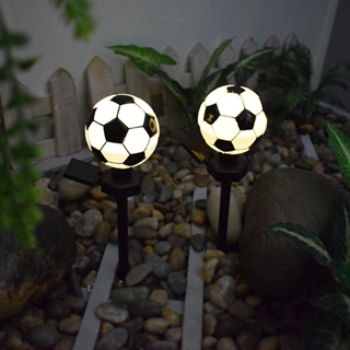 Fodbold solcellelampe på spyd